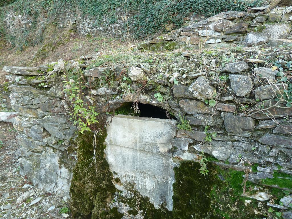 Parc. Canalisation d’eau dite mine.