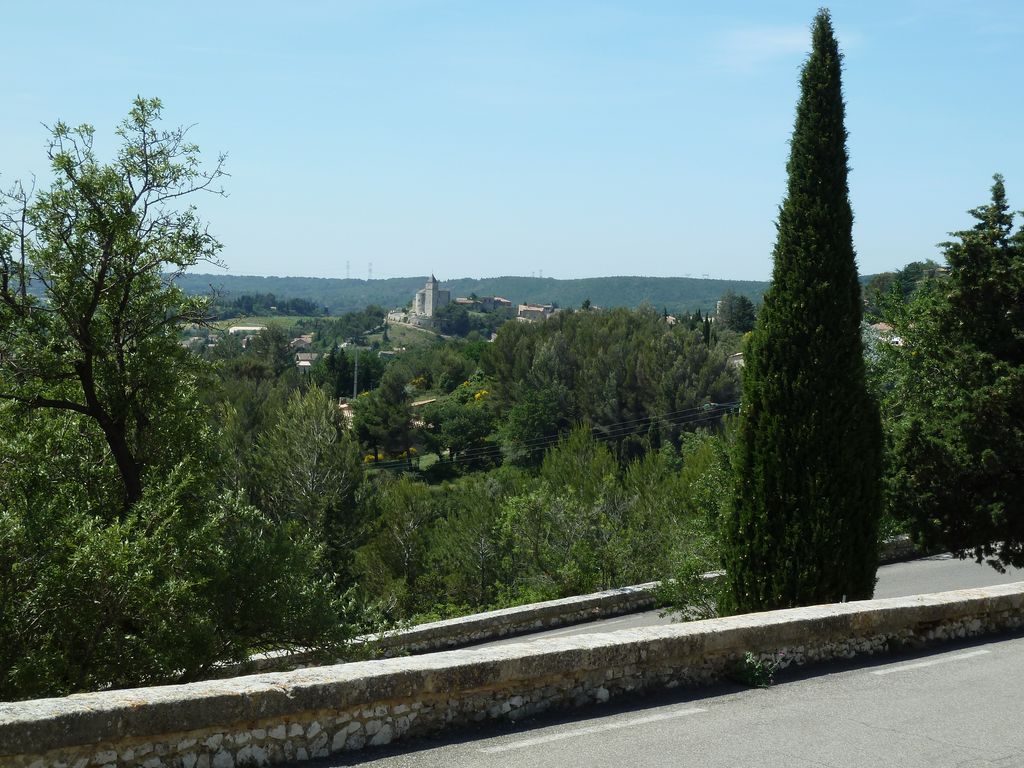 Vue de l'actuelle église paroissiale depuis le sanctuaire Notre Dame de Grace.