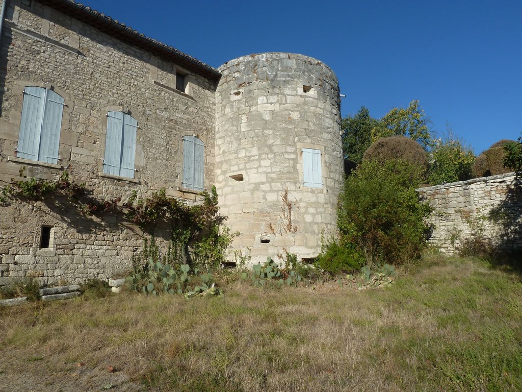 Façade sud. Tour sud-est.