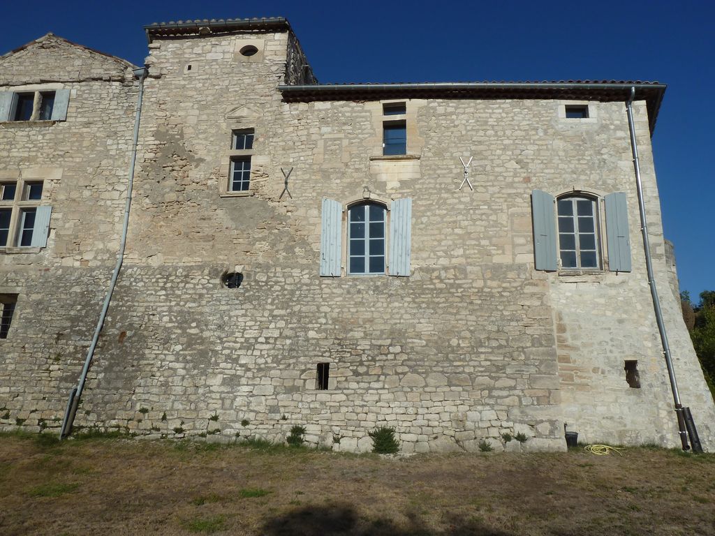 Façade ouest. Partie sud avec cage d'escalier.