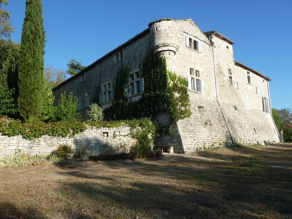 Façade nord. Angle nord-ouest.