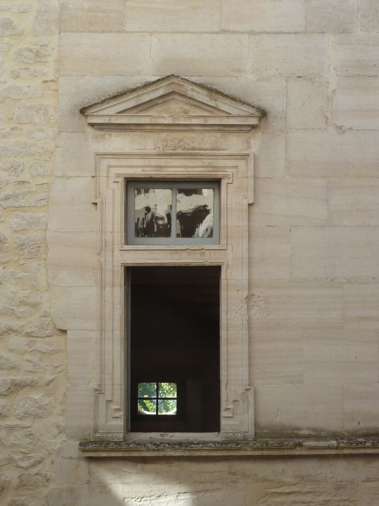 Cour intérieure. Aile ouest. Tour d'escalier.