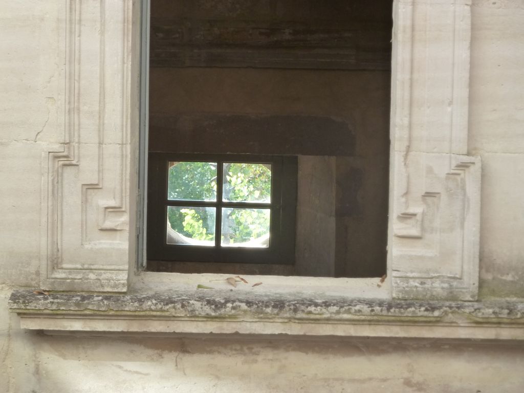 Cour intérieure. Aile ouest. Tour d'escalier.