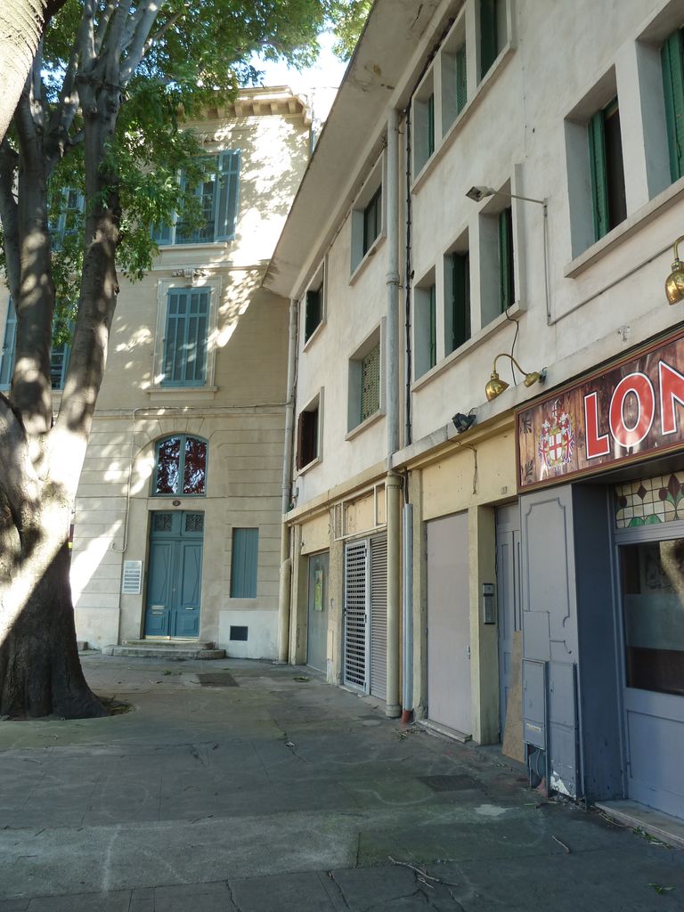 Façade latérale nord. Jonction avec immeuble voisin.