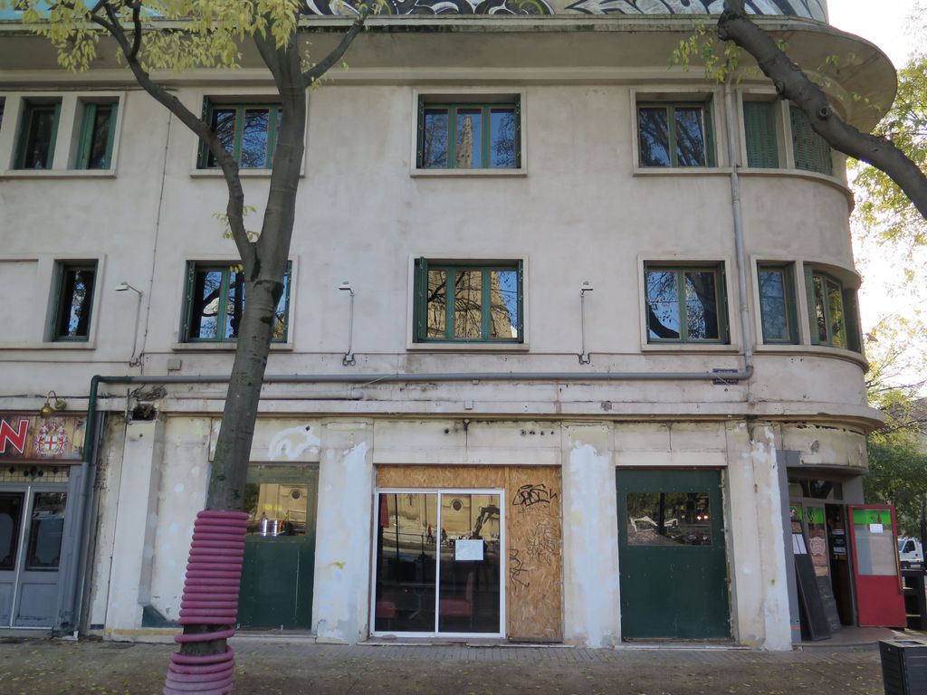 Façade latérale nord après enlèvement de la véranda du bar