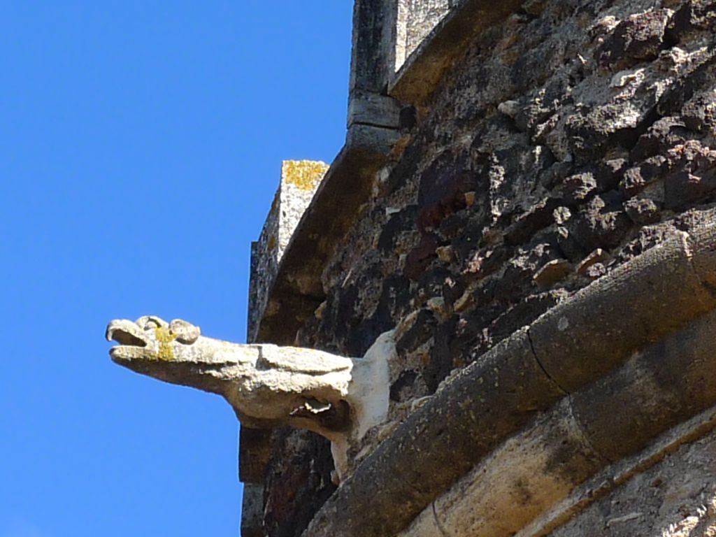 Détail d'une gargouille de la tour crénelée