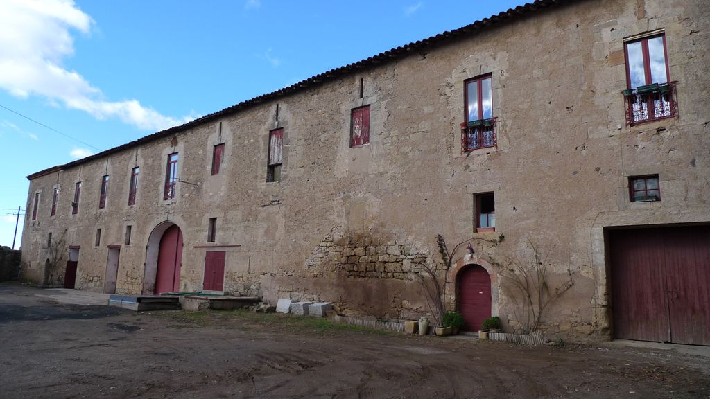 Aile nord des communs côté cour