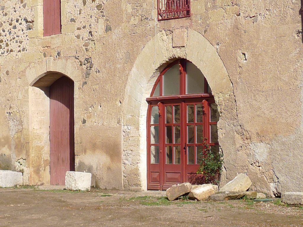 Vue rapprochée aile est des communs