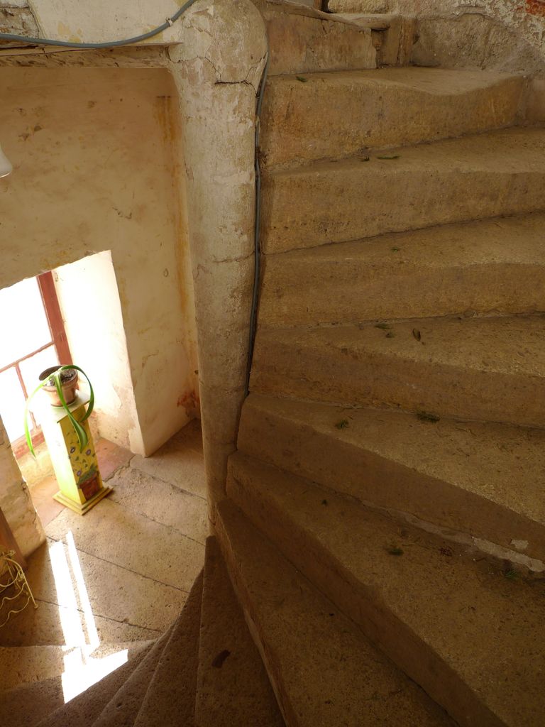 Escalier en vis des communs