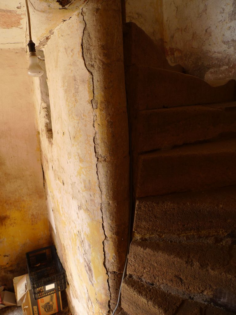 Détail de l'escalier en vis des communs