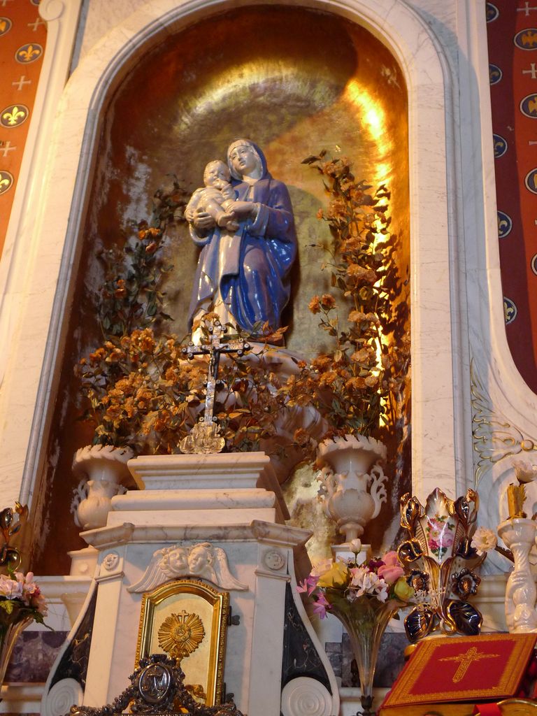 Chapelle. Autel. Vierge à l'enfant