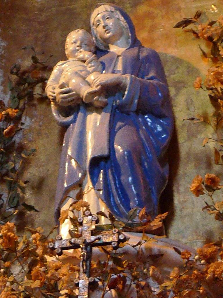 Chapelle. Autel. Vierge à l'enfant