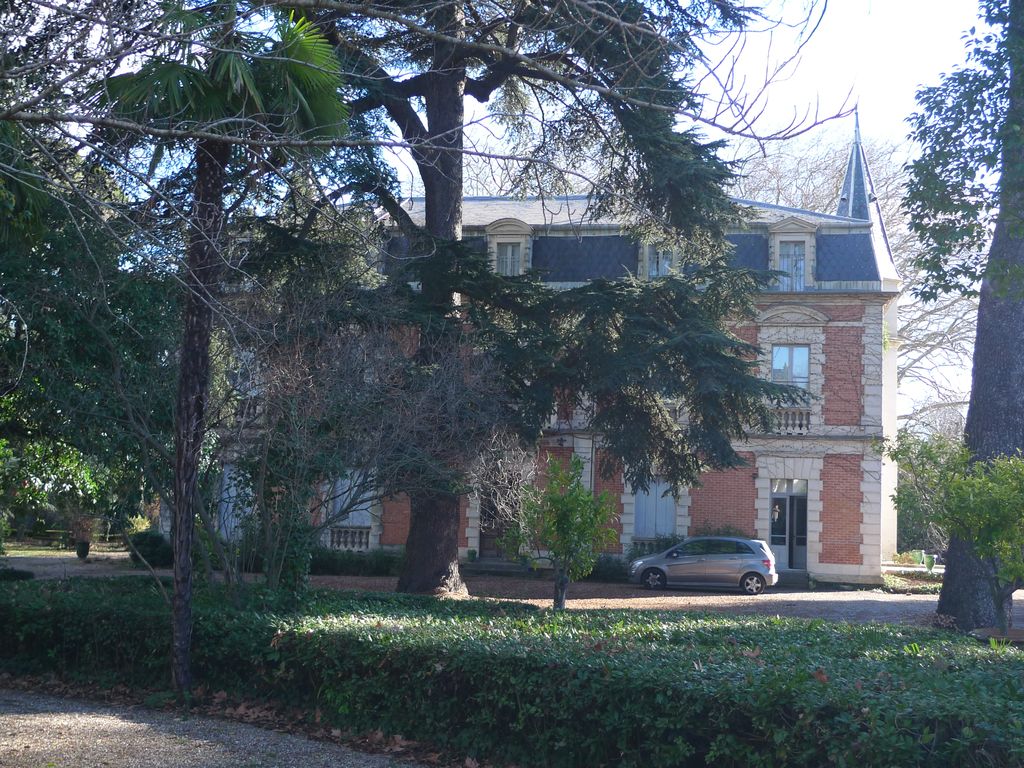 Vue d'ensemble de la façade nord du château