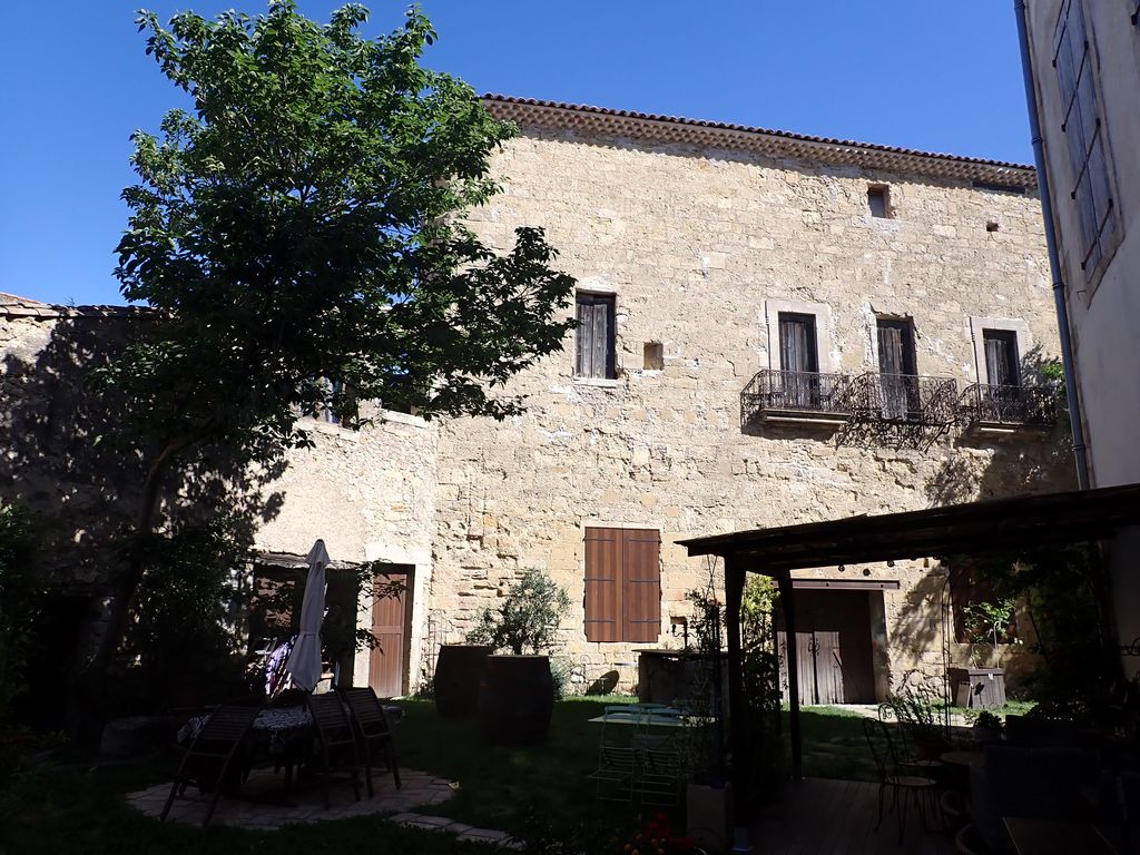 Façade sud de la maison des évêques. Mur gouttereau sud-est
