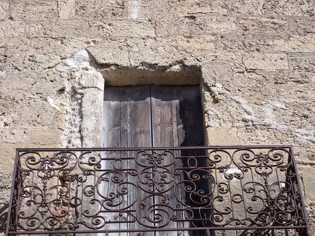 Détail de la façade sud. Mur gouttereau sud-est