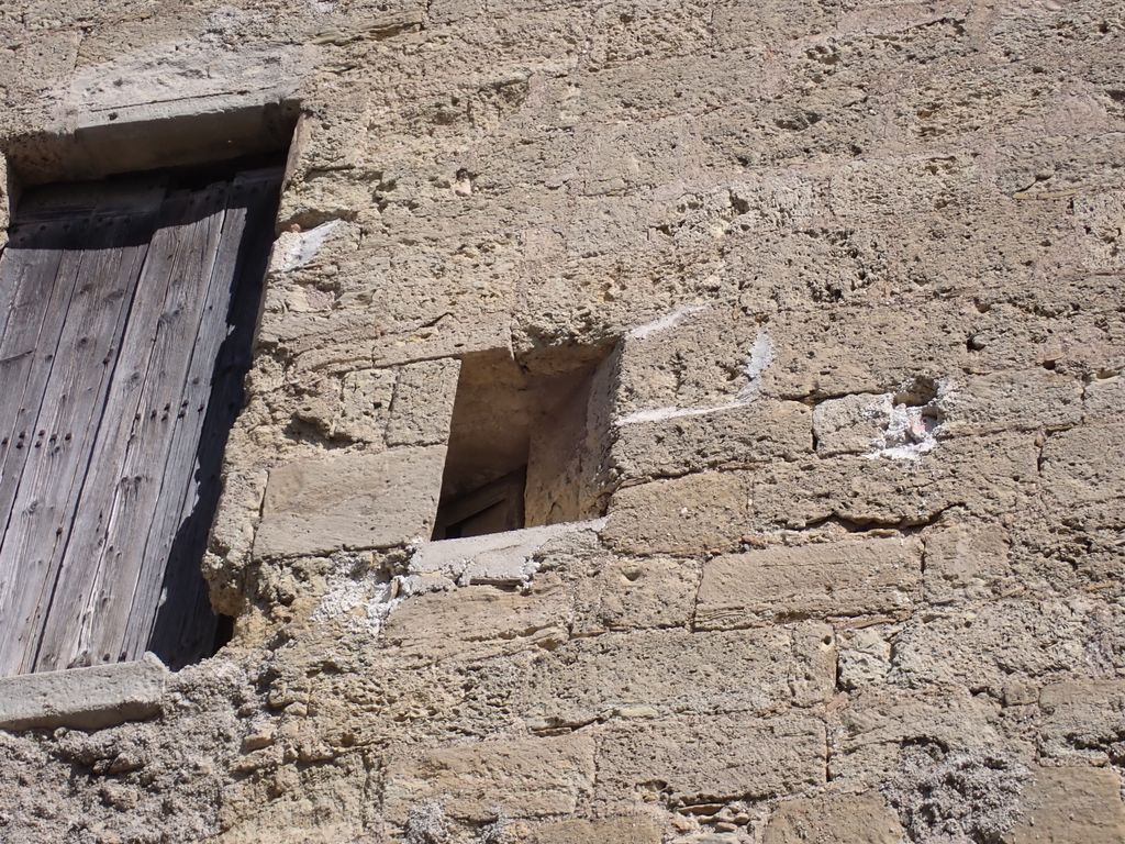 Détail de la façade sud. Mur gouttereau sud-est