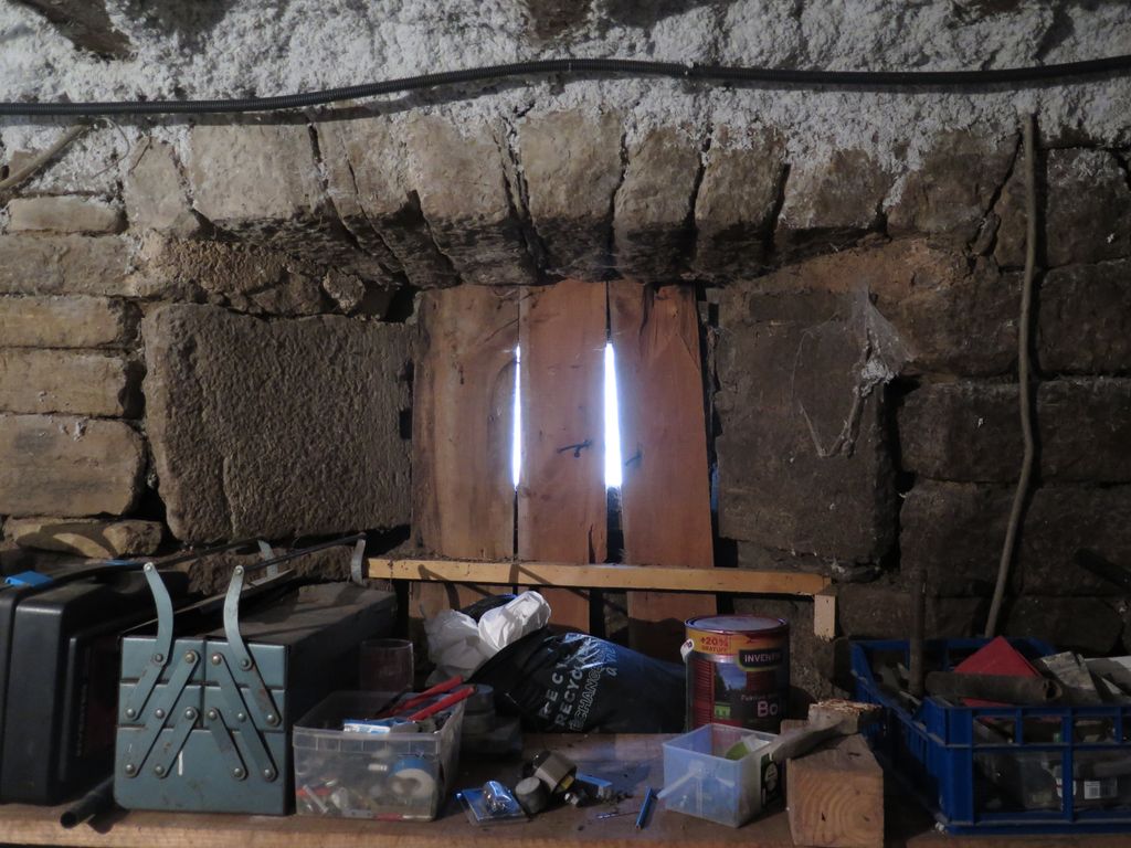 Bâtiment principal, partie nord (curé Richard) : intérieur de la pièce du RDC (porte 1628)