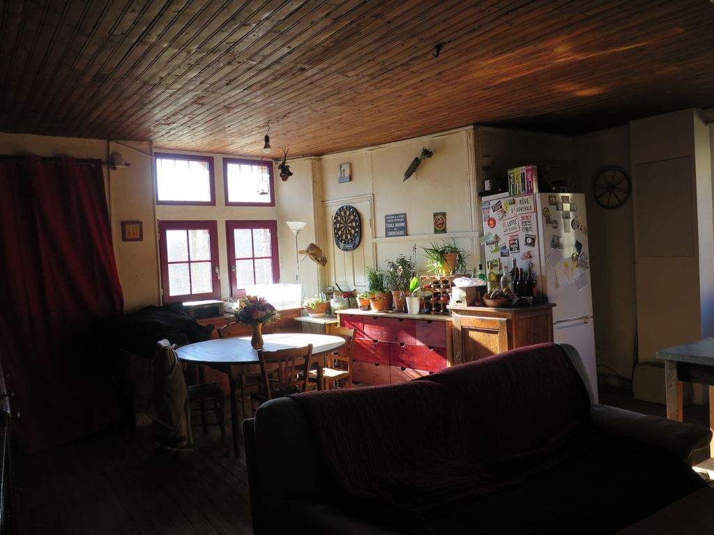  Bâtiment principal, partie sud, salle du 1er étage. Fenêtre sud