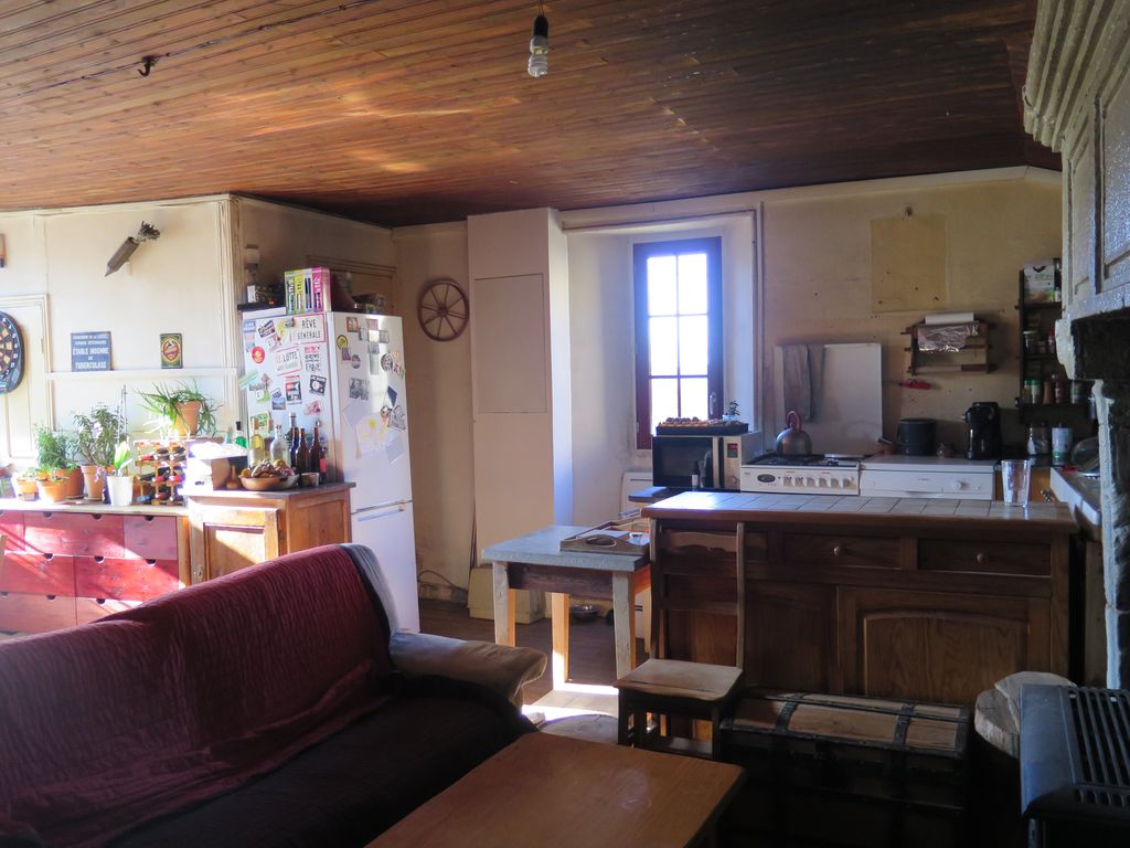  Bâtiment principal, partie sud, salle du 1er étage. Fenêtre sud