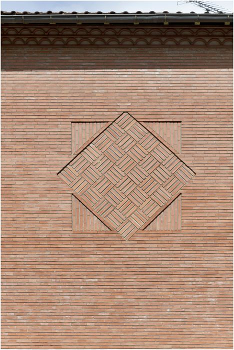 détail des décors de briques