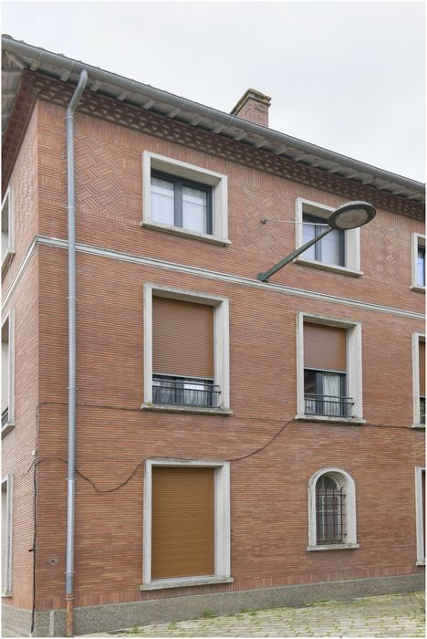 bâtiment ouest sur la rue de la République, façade nord-ouest