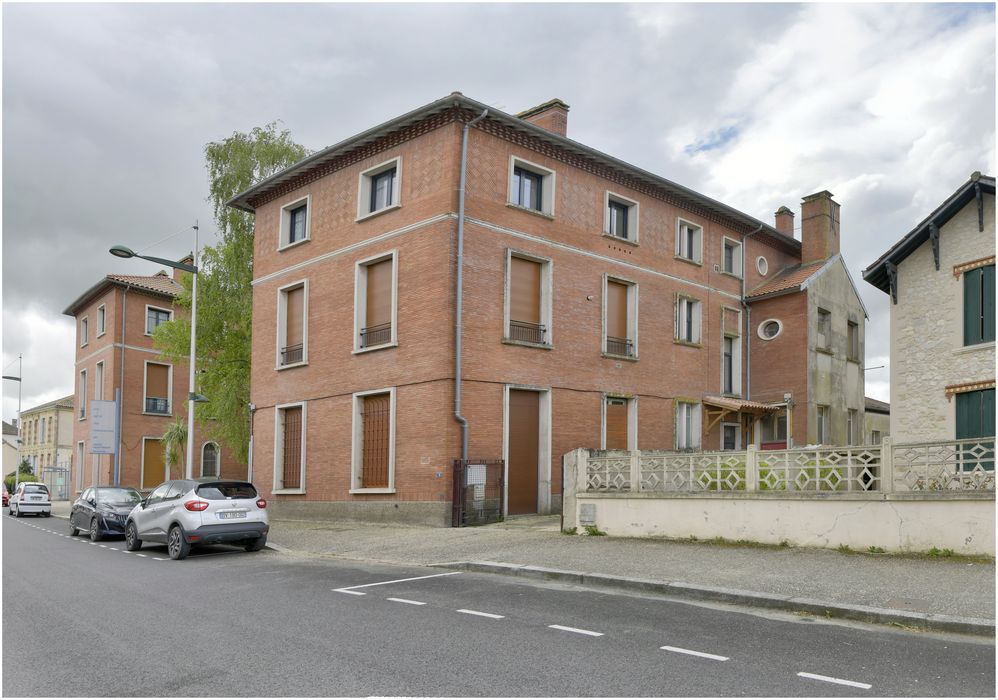 bâtiment ouest sur la rue de la République, façades nord-est et nord-ouest