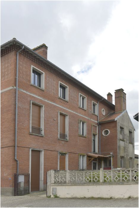 bâtiment ouest sur la rue de la République, façade nord-ouest