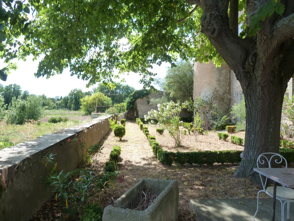 Terrasse et façade sud du château