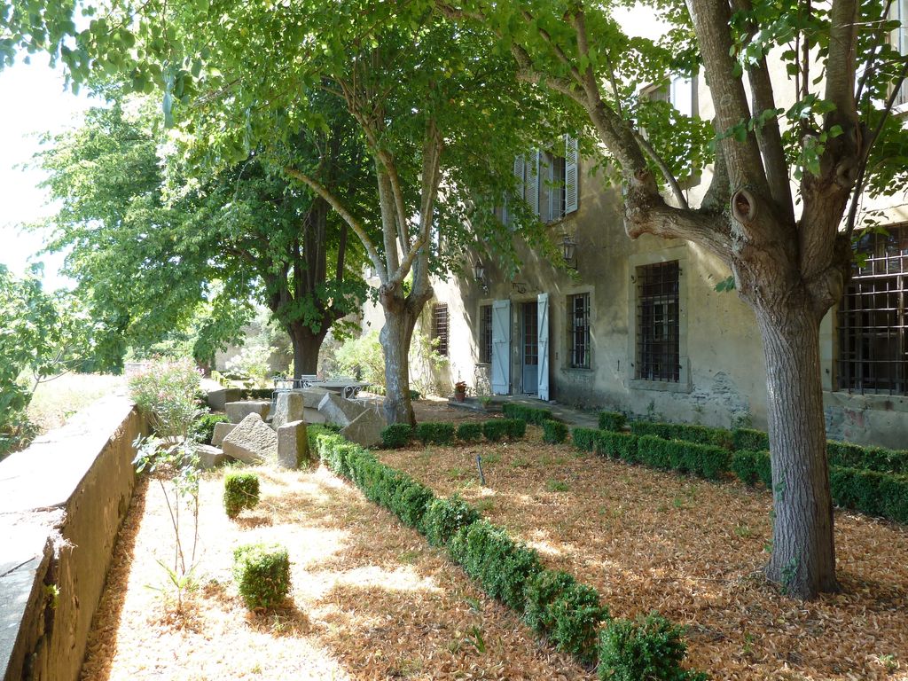 Terrasse et façade sud du château