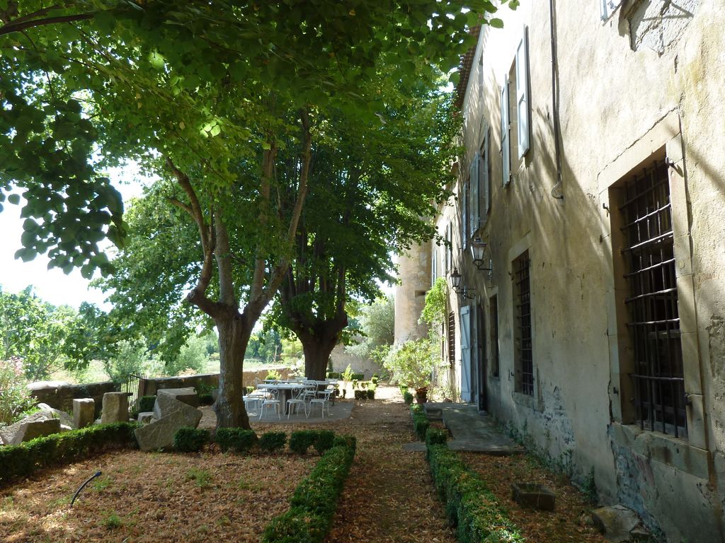 Terrasse et façade sud du château