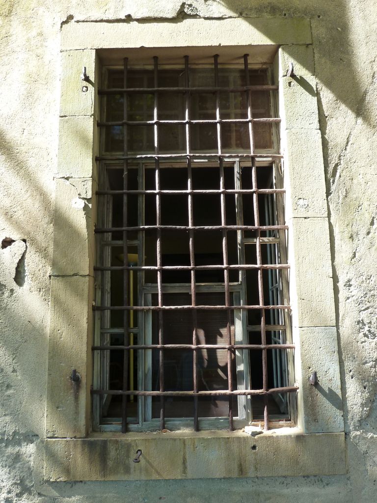 Façade sud du château. Fenêtre rdc