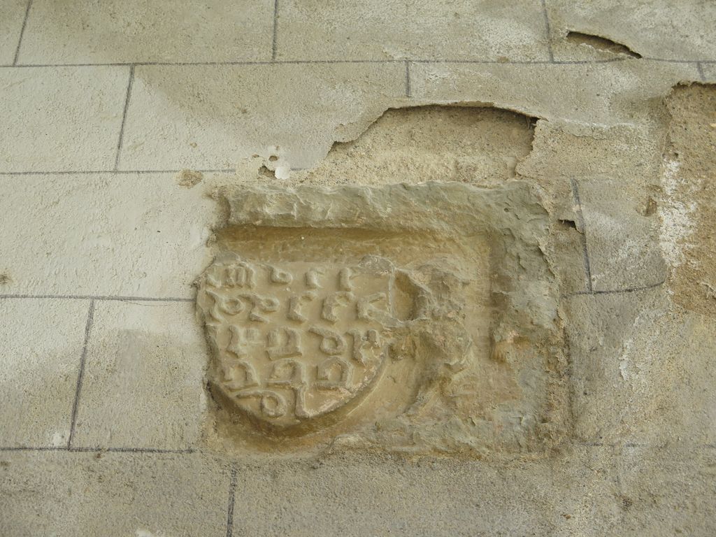 Porche. Ecu sculpté