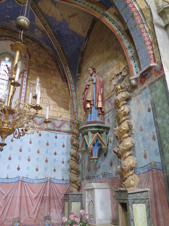 3e chapelle nord. Peintures décollées.