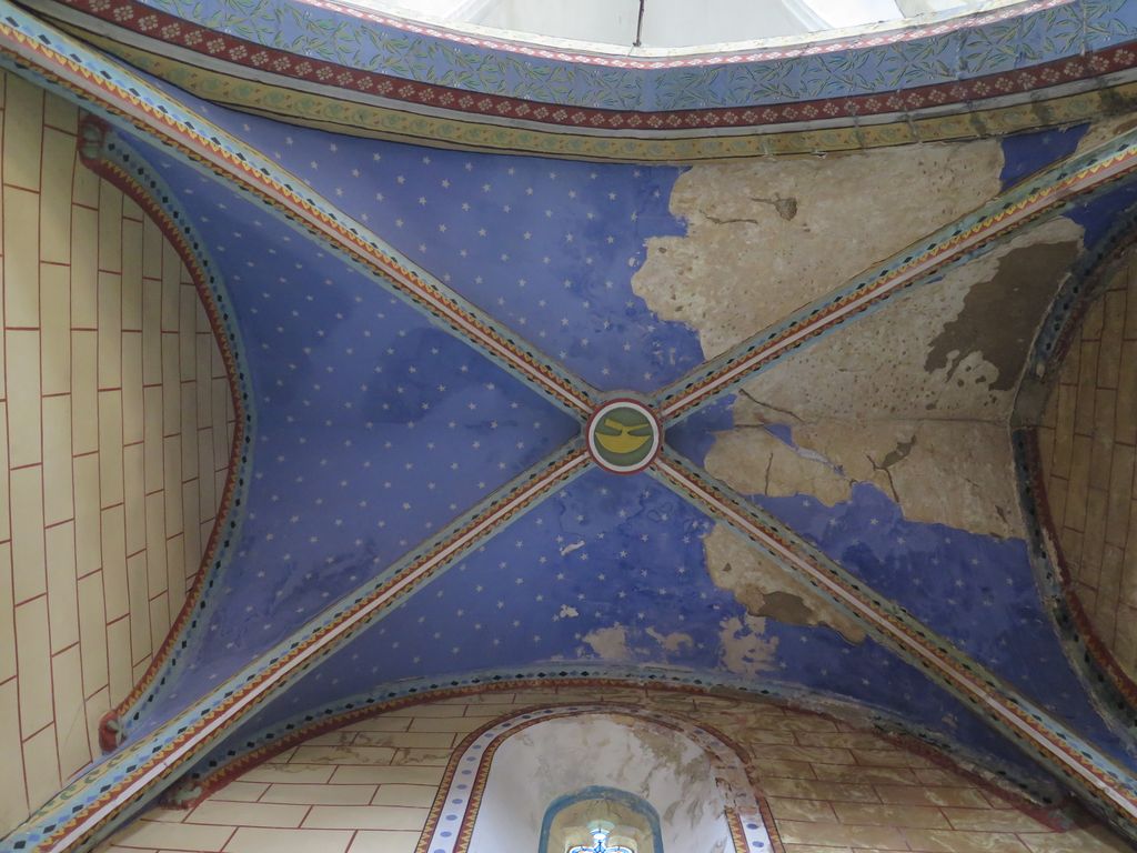 3e chapelle nord. Clef de voûte sculptée d’un outil (hachoir?)