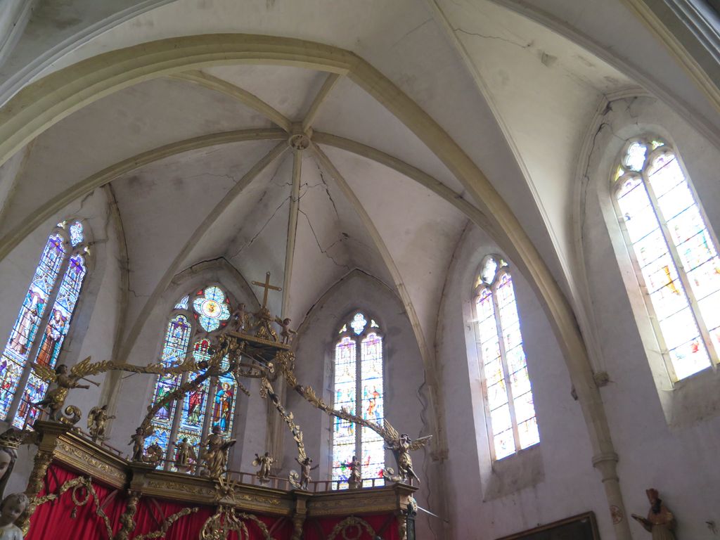 Choeur. Retable. Baldaquin