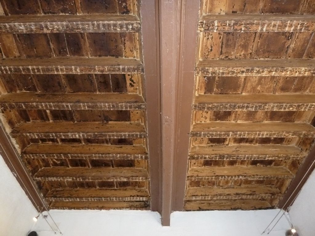 RDC. Pièce sud-ouest, charpente 2 à poutres et solives