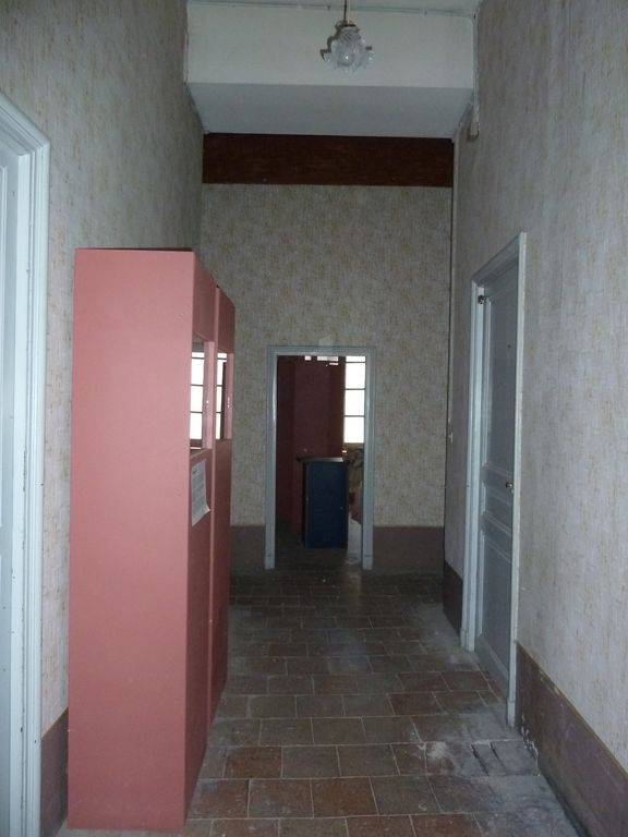 1er étage : couloir vers la rue (sud)