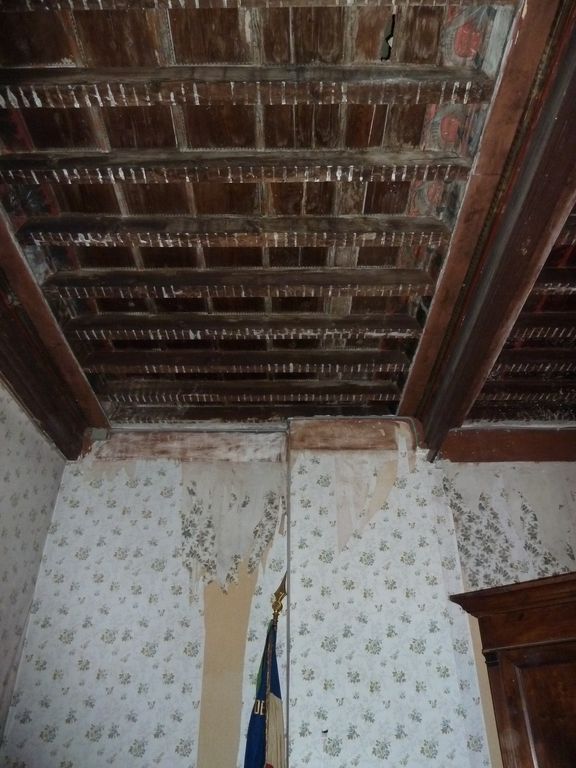 1er étage. Pièce sud-ouest charpente 4 à poutres et solives