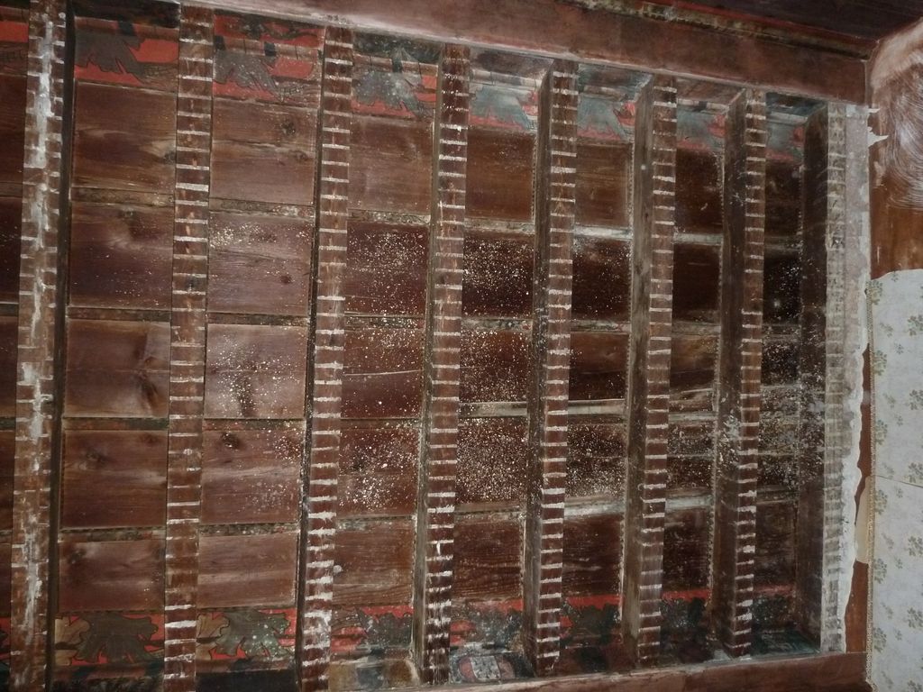 1er étage. Pièce sud-ouest charpente 4 à poutres et solives