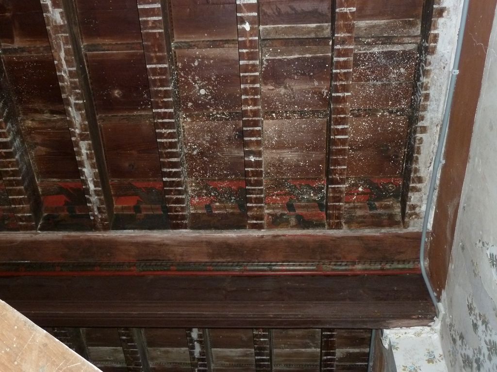 1er étage. Pièce sud-ouest charpente 4 à poutres et solives