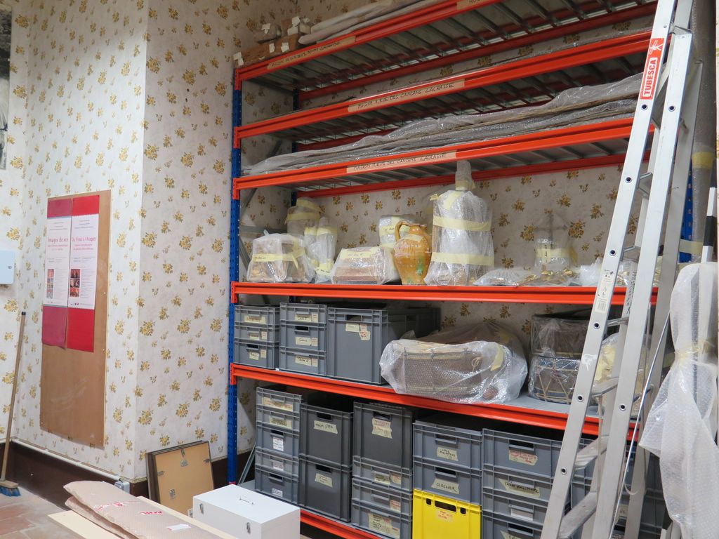 1er étage. Pièce nord-est servant de réserve pour les éléments d’autres plafonds de Lagrasse