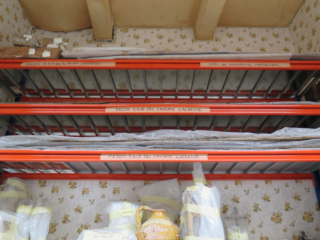 1er étage. Pièce nord-est servant de réserve pour les éléments d’autres plafonds de Lagrasse