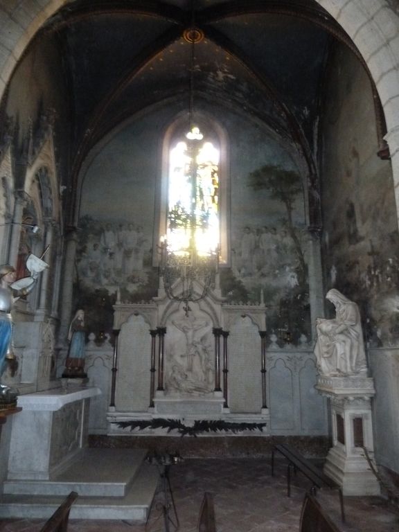 Chapelle des morts. Peinture murale monuments aux morts de la guerre de 1914-1918