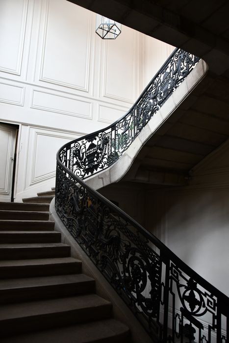 escalier monumental, vue partielle