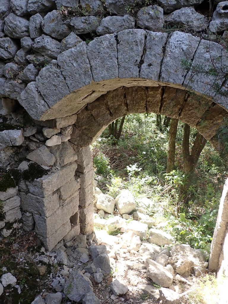 Porte cochère (zone 3). Détail herse et trous d’empochement