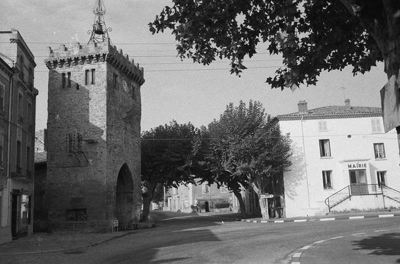 Vue depuis l'extérieur du bourg.