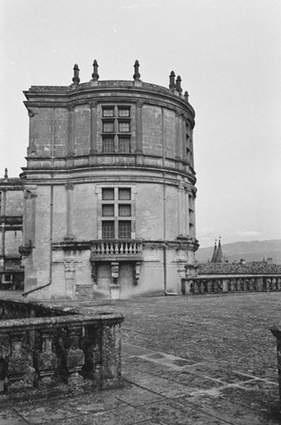 Vue du corps latéral depuis la terrasse.