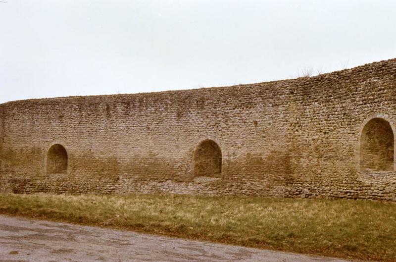 Courtine et ses archères.