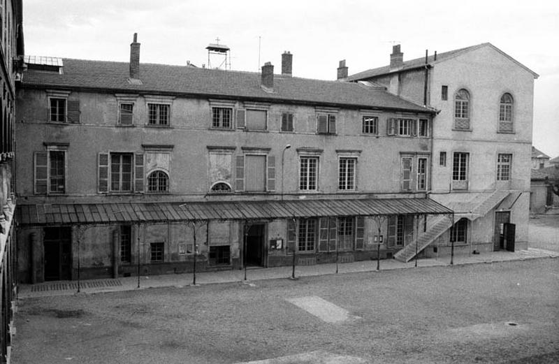 Aile principale, façade Ouest avec verrière.