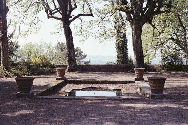 Cour intérieure en terrasse.